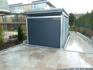 Ascensore per auto, montauto, elevatore per auto, sollevatore per auto, piattaforma elevatrice a comando elettrico con movimentazioni oleodinamiche per traslazione di autovetture tra piani definiti a pantografo con coperchio di chiusura fossa