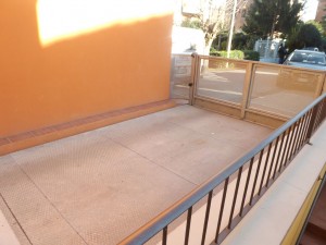 Elevatore per auto per auto a comando elettrico con movimentazioni oleodinamiche per traslazione di autovetture tra piani definiti a PANTOGRAFO SENZA PERSONA A BORDO e SENZA COLONNE SUL PIANALE