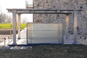 Elevatore per auto. sollevatore per auto e piattaforma elevatrice per auto a comando elettrico con movimentazioni oleodinamiche per traslazione di autovetture tra piani definiti a colonne con coperchio di chiusura fossa e senza uomo a bordo