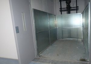 Montacarichi a monocolonna