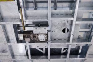 Ascensore per auto con traslatore rotante