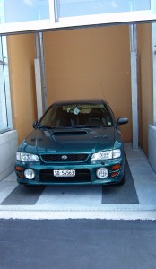 Ascensore per auto, montauto, elevatore per auto a comando elettrico con movimentazioni oleodinamiche per traslazione di autovetture tra piani definiti a pantografo senza coperchio di chiusura fossa