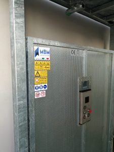 Montacarichi con persona a bordo DUO BOX Mod. PBM3S